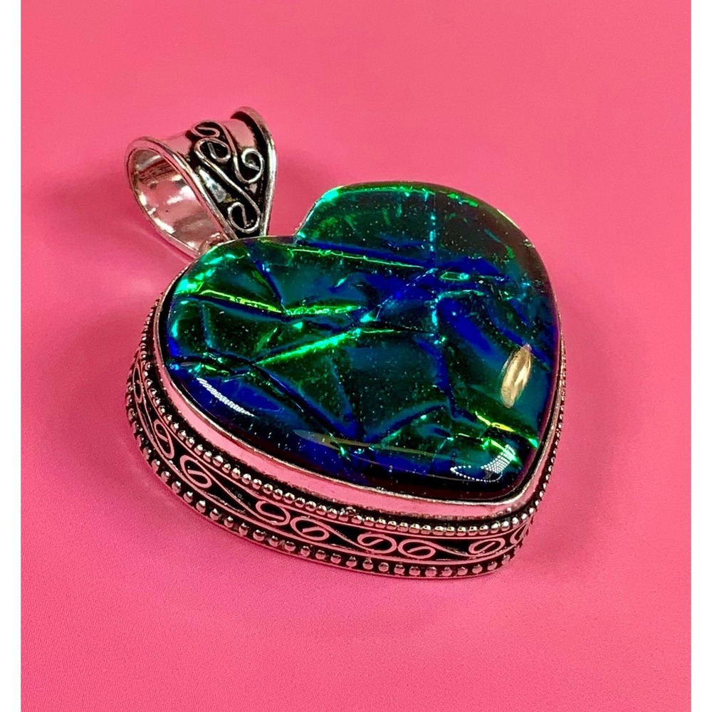 💚💙✨ Electric Aura Heart Pendant ✨💙💚
